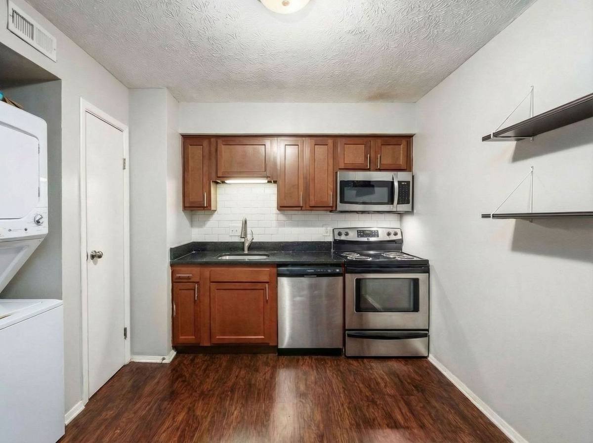 Apartment for rent at 1393 Summit St #A, Columbus, OH 43201