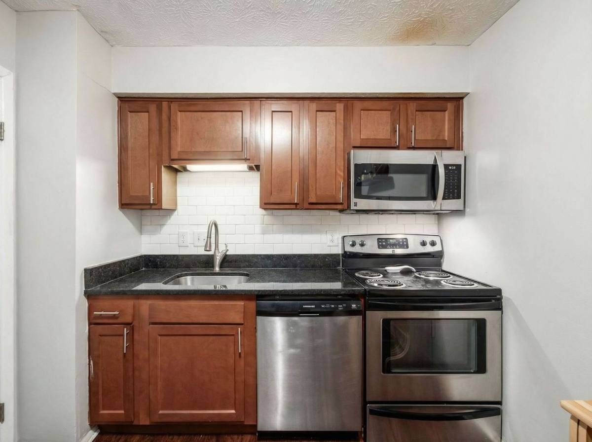 Apartment for rent at 1393 Summit St #A, Columbus, OH 43201