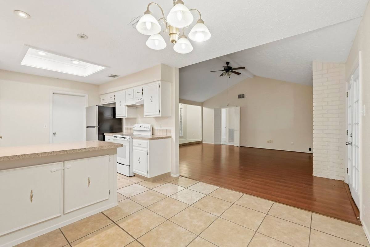 House for rent at 423 Pickford Dr, Katy, TX 77450