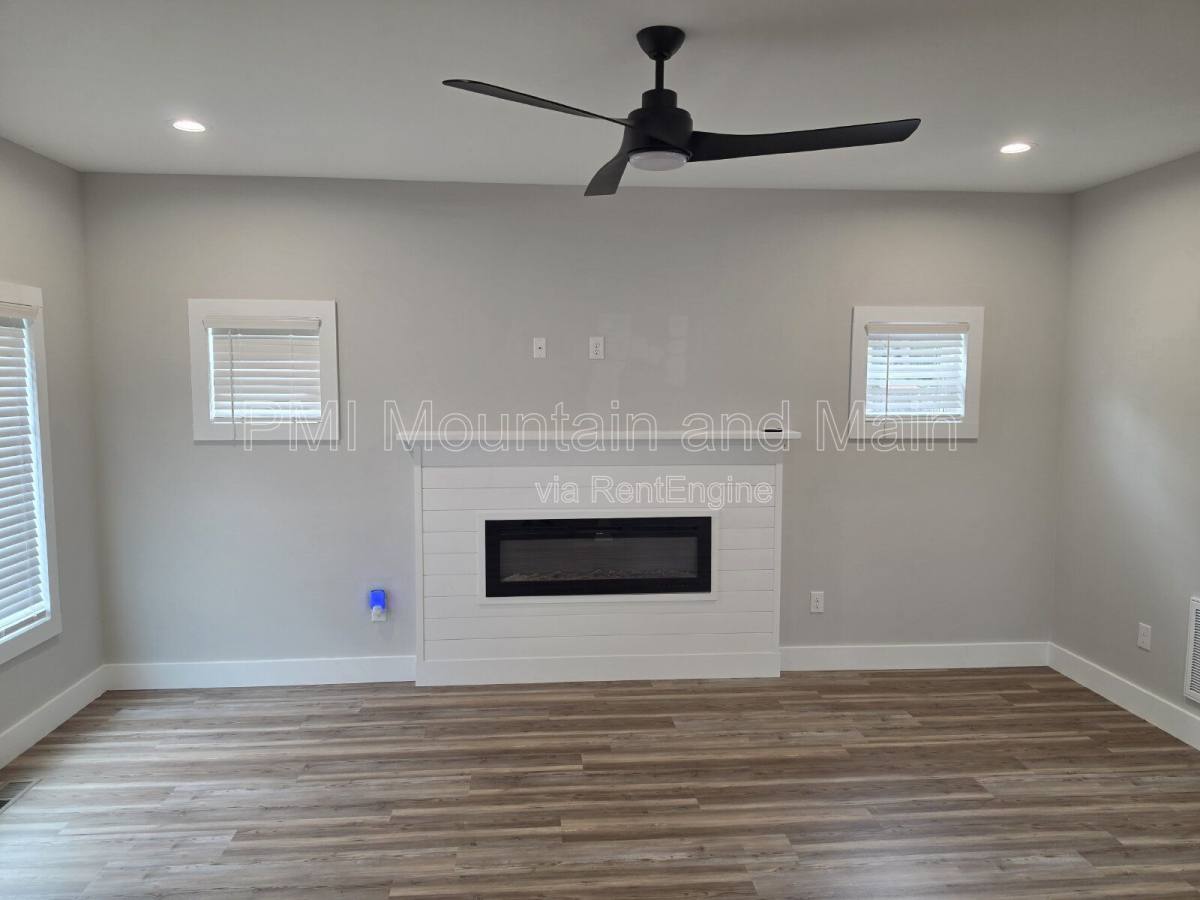 House for rent at 339 Hazel Mill Rd, Asheville, NC 28806