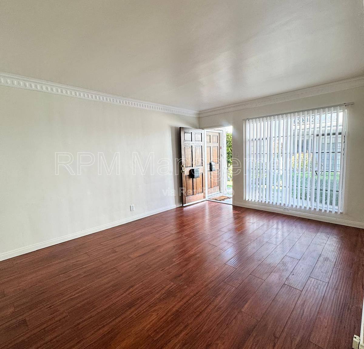 Apartment for rent at 1041 S Norton Ave, Los Angeles, CA 90019