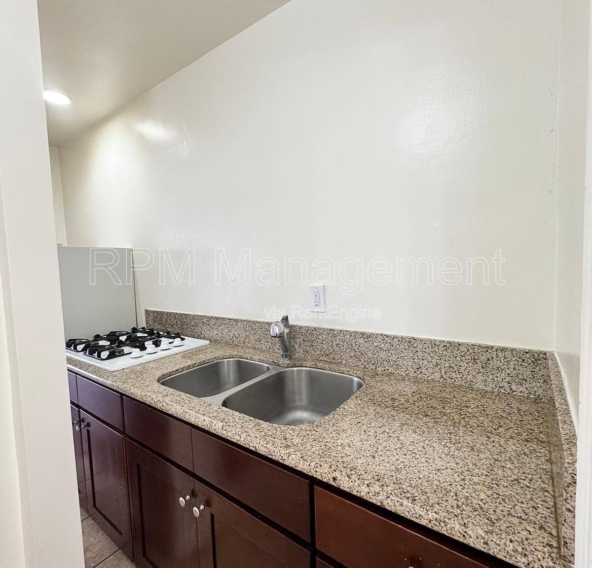 Apartment for rent at 1041 S Norton Ave, Los Angeles, CA 90019