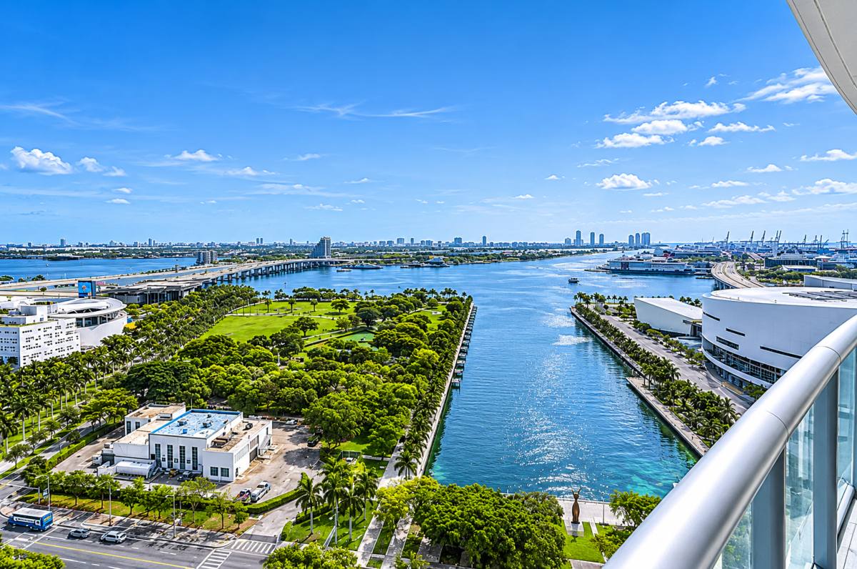 Apartment for rent at 888 Biscayne Blvd #1500, Miami, FL 33132