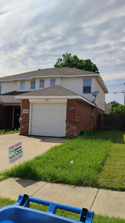 House for rent at 1305 Village Garden, Azle, TX 76020