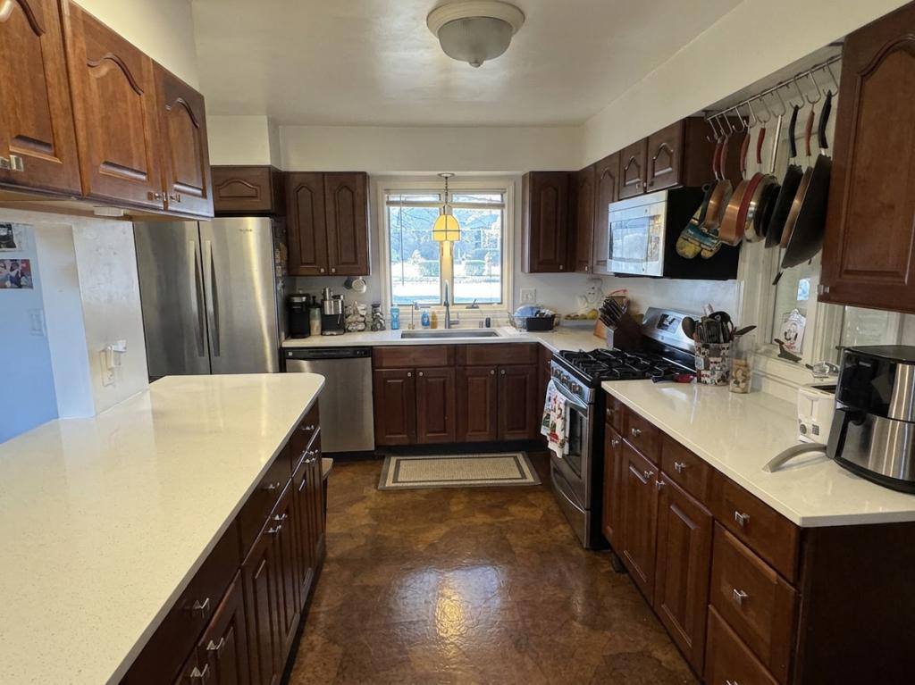 House for rent at 209 S Hillsdale Dr, Bloomington, IN 47408