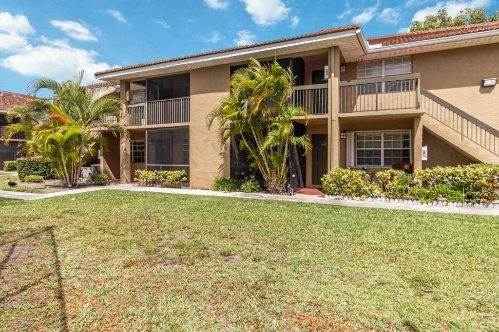 Apartment for rent at 10408 NW 8th St, Hollywood, FL 33026