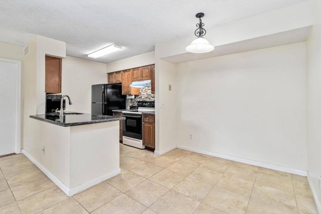 Apartment for rent at 10408 NW 8th St, Hollywood, FL 33026