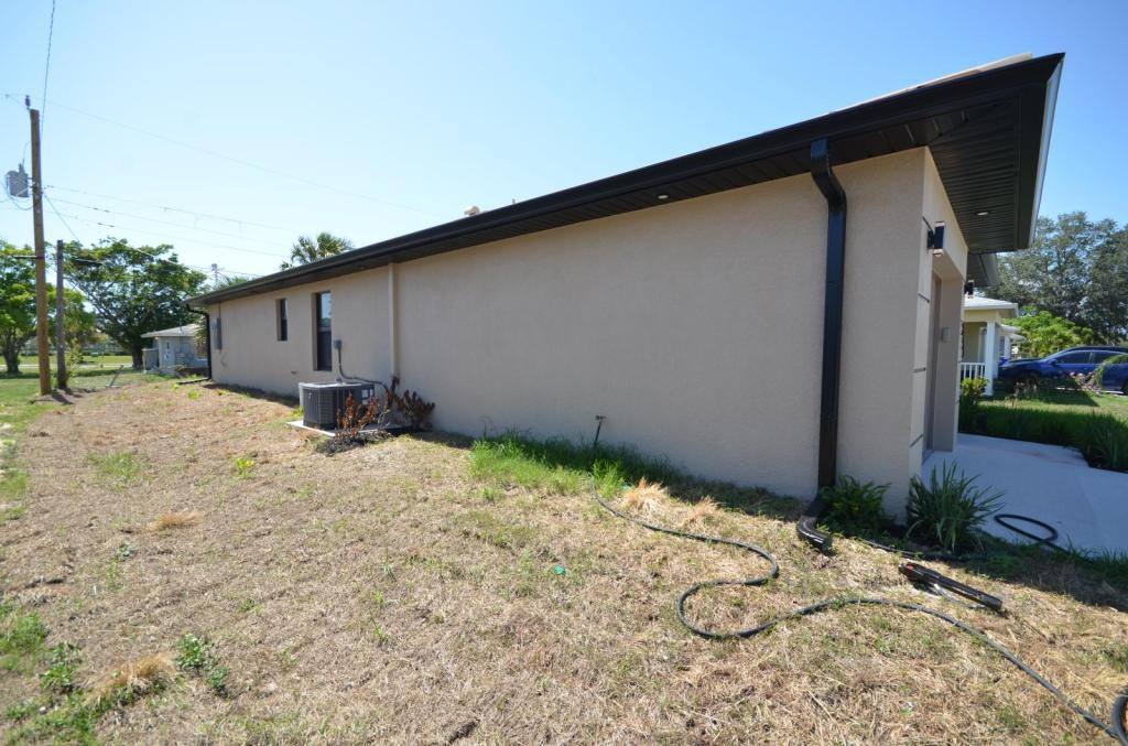 House for rent at 2132 Barker Blvd, Fort Myers, FL 33916