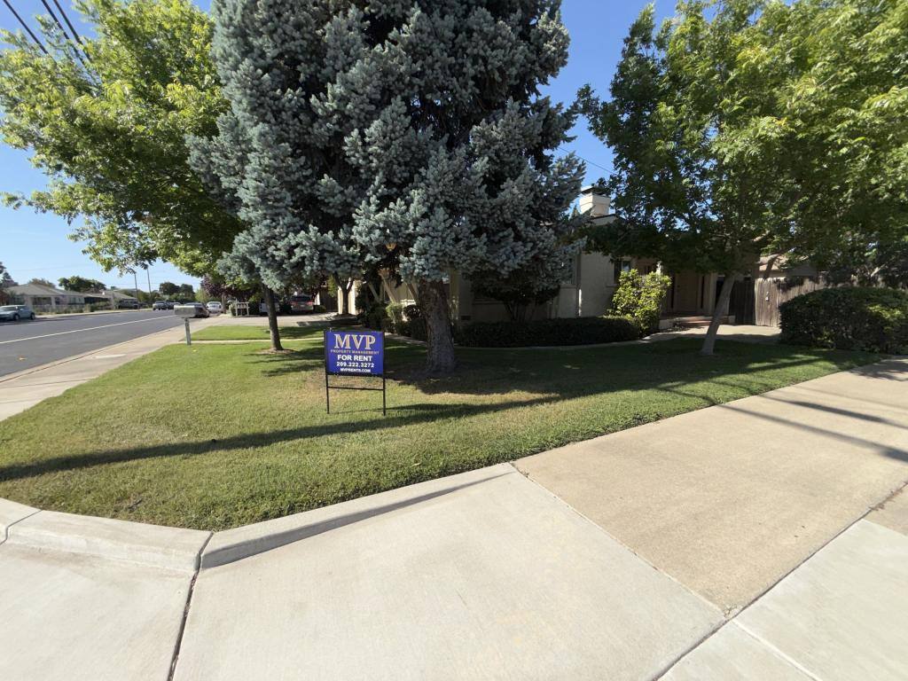 Apartment for rent at 405 N 1st Ave, Oakdale, CA 95361