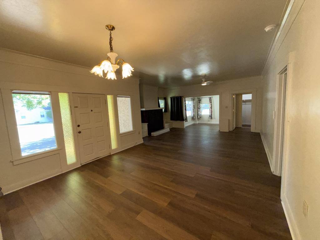 Apartment for rent at 405 N 1st Ave, Oakdale, CA 95361