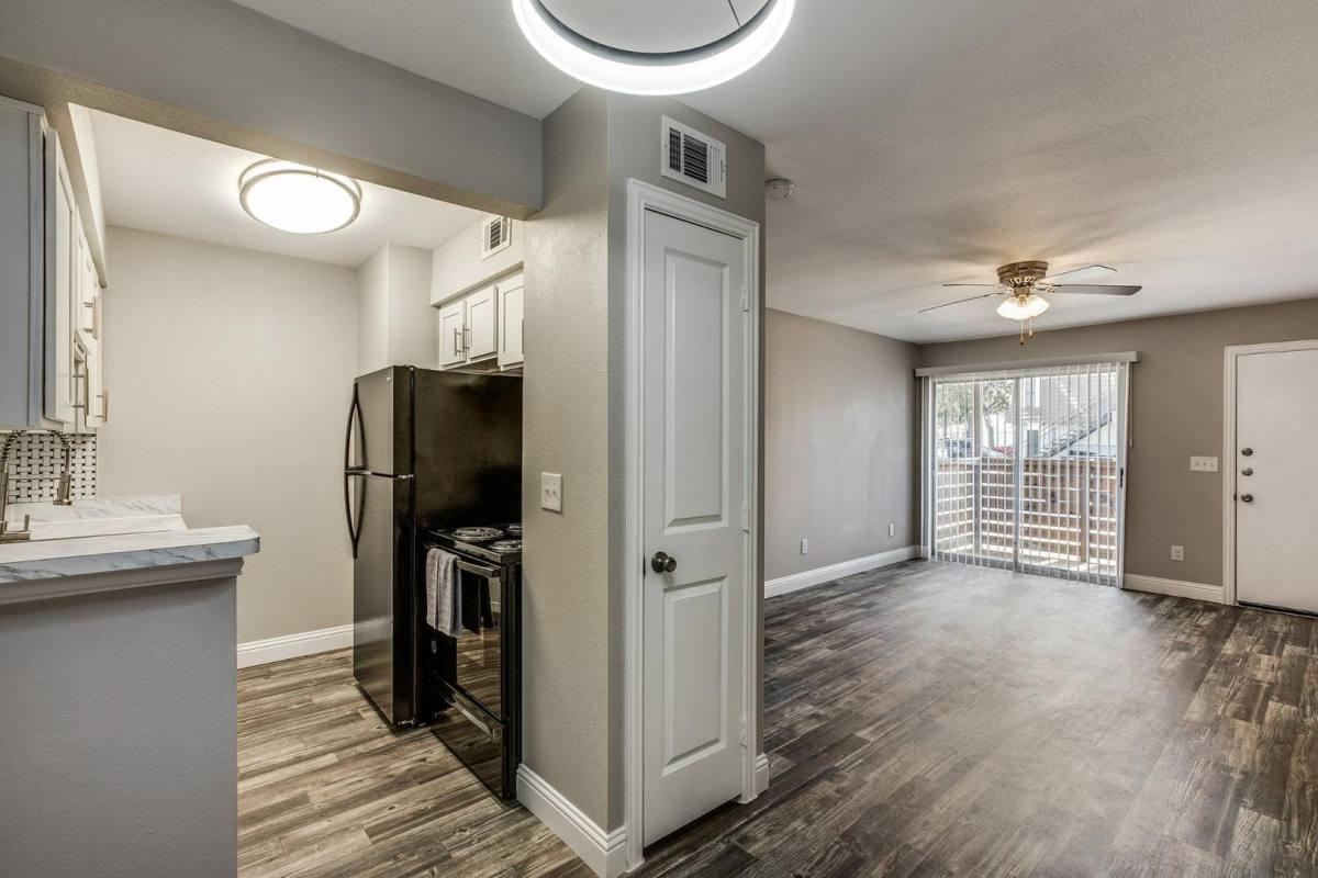 Apartment for rent at 808 E Sanford, Arlington, TX 76011