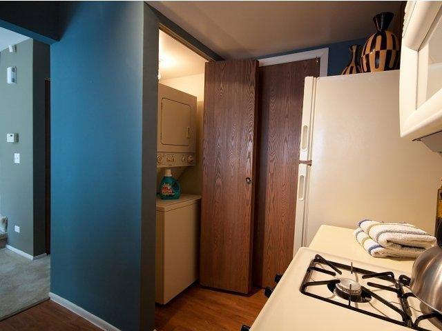 Apartment for rent at 1533 Baldwin Court, Wheeling, IL 60090