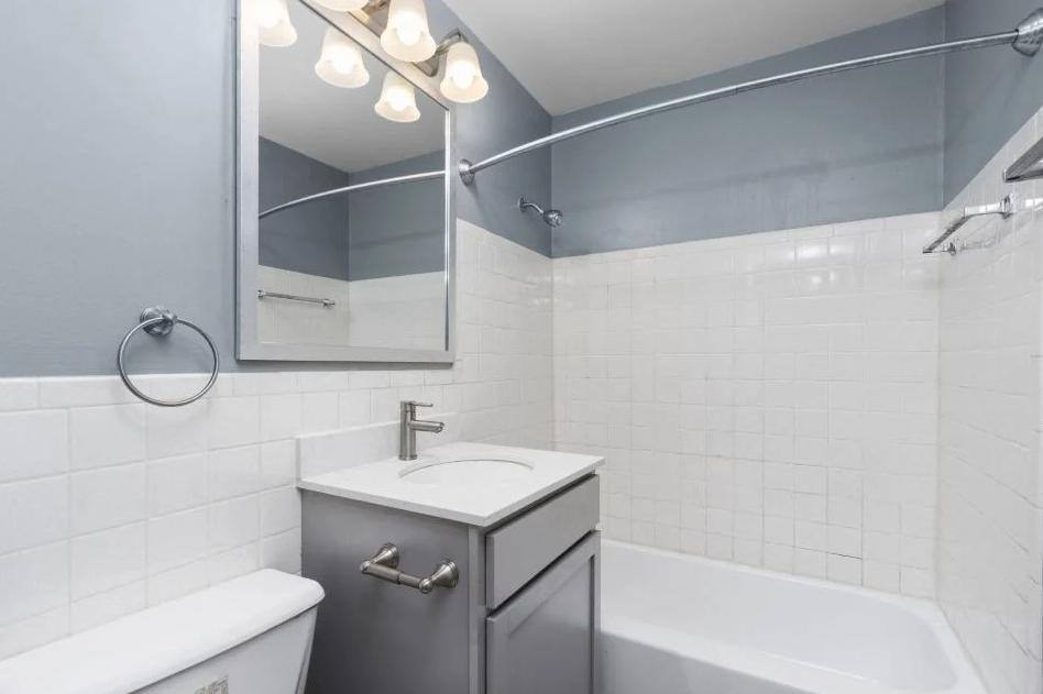 Apartment for rent at Green Oaks, 8580 W 100th Terrace, Palos Hills, IL 60465