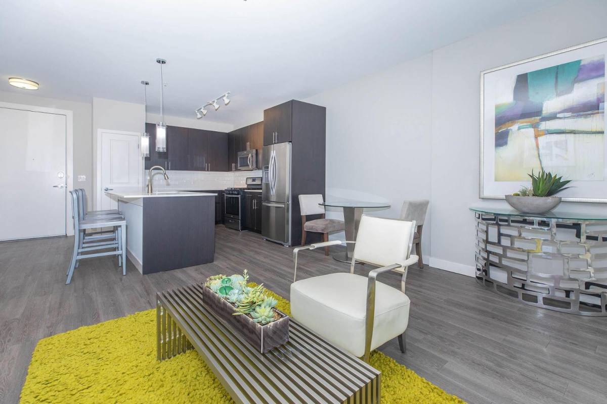 Apartment for rent at 15 Parkway N, Deerfield, IL 60015