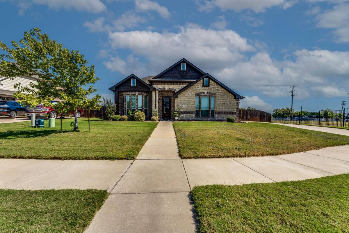 House for rent at 4822 Windfern Way, Midlothian, TX 76065