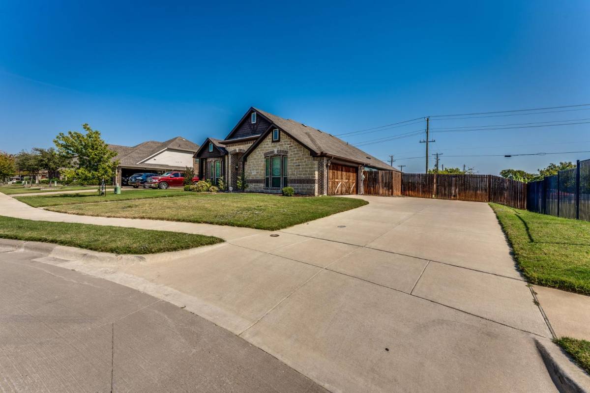 House for rent at 4822 Windfern Way, Midlothian, TX 76065