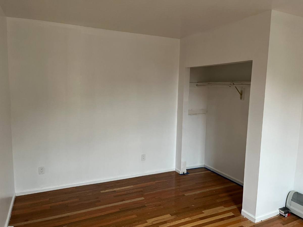 Apartment for rent at 118 S Moumt St Mount, Baltimore, MD 21223