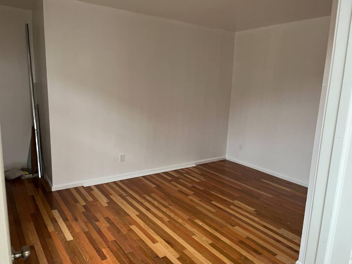 Apartment for rent at 118 S Moumt St Mount, Baltimore, MD 21223