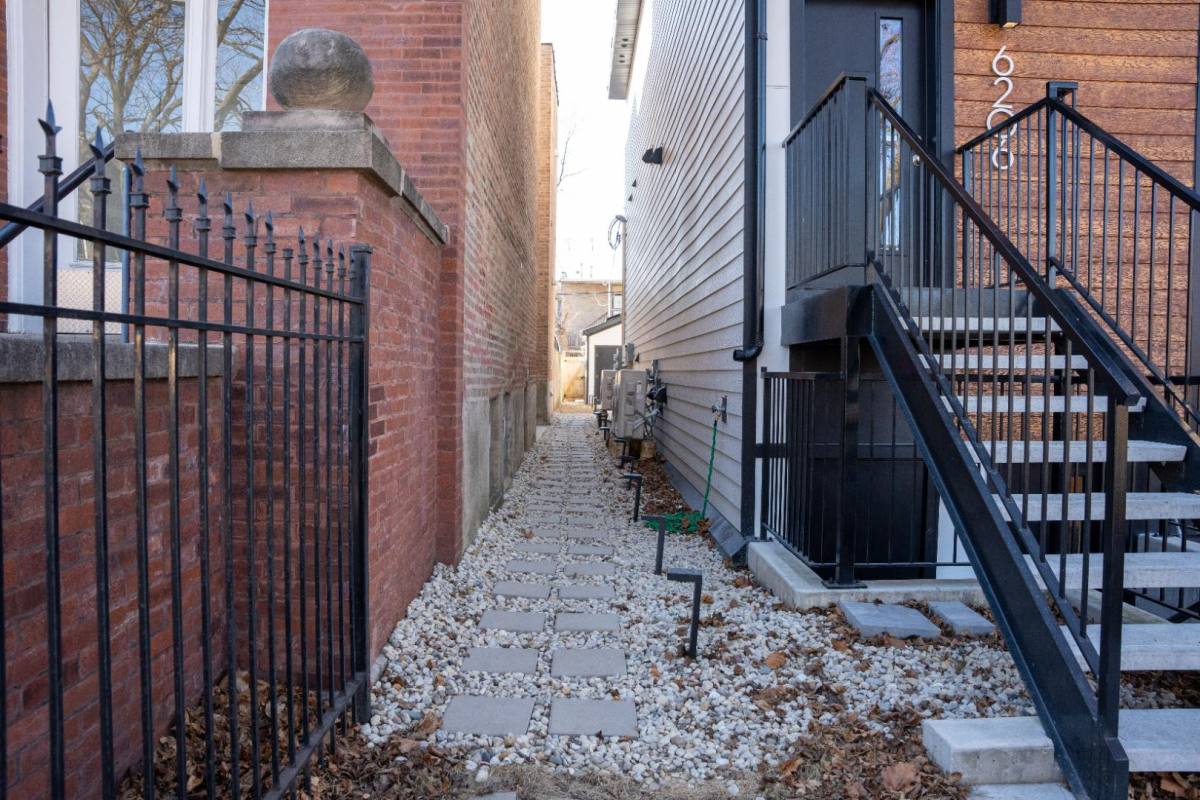 Apartment for rent at 6206 S St Lawrence Ave #GROUND, Chicago, IL 60637