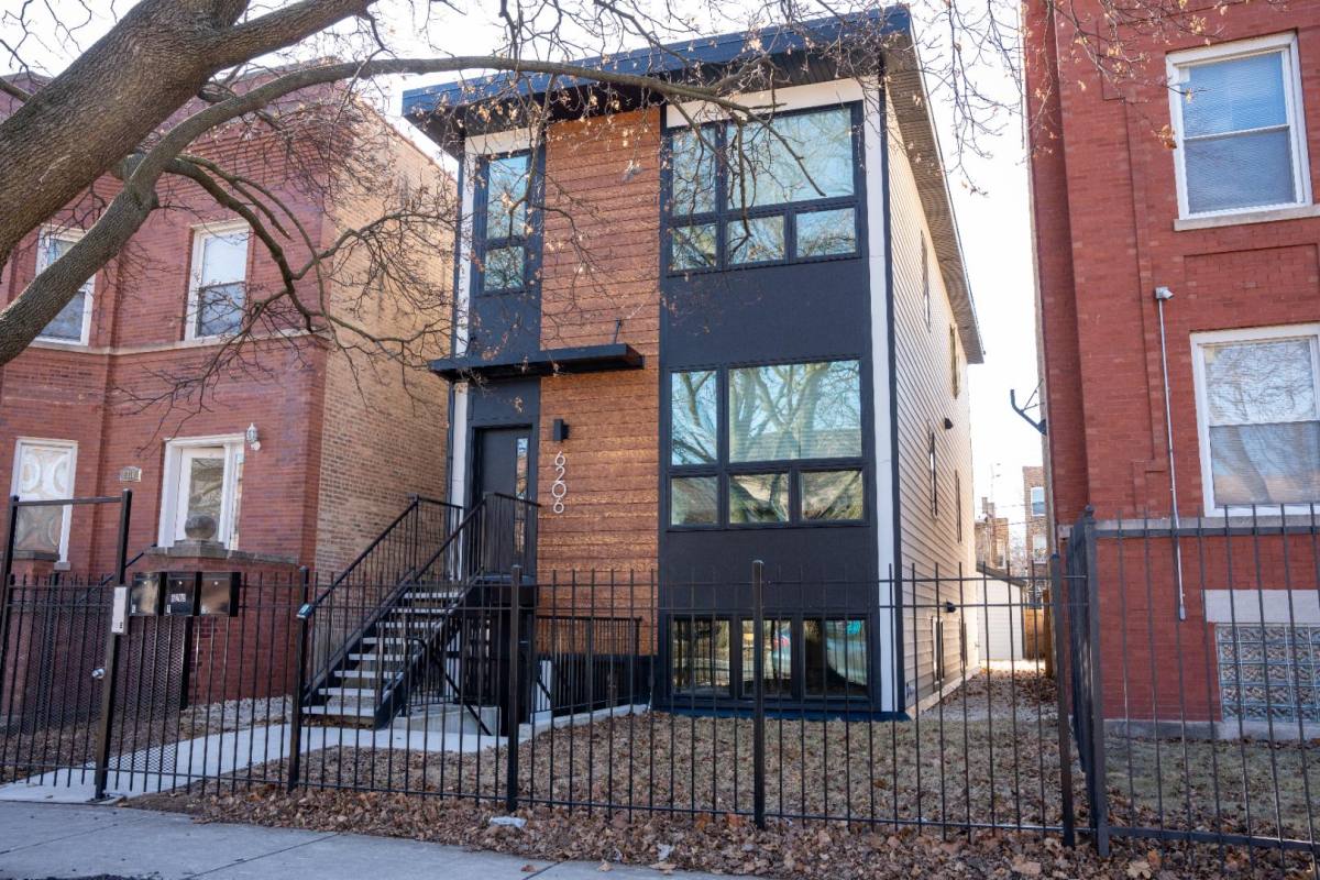 Apartment for rent at 6206 S St Lawrence Ave #GROUND, Chicago, IL 60637