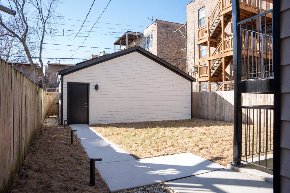Apartment for rent at 6206 S St Lawrence Ave #GROUND, Chicago, IL 60637