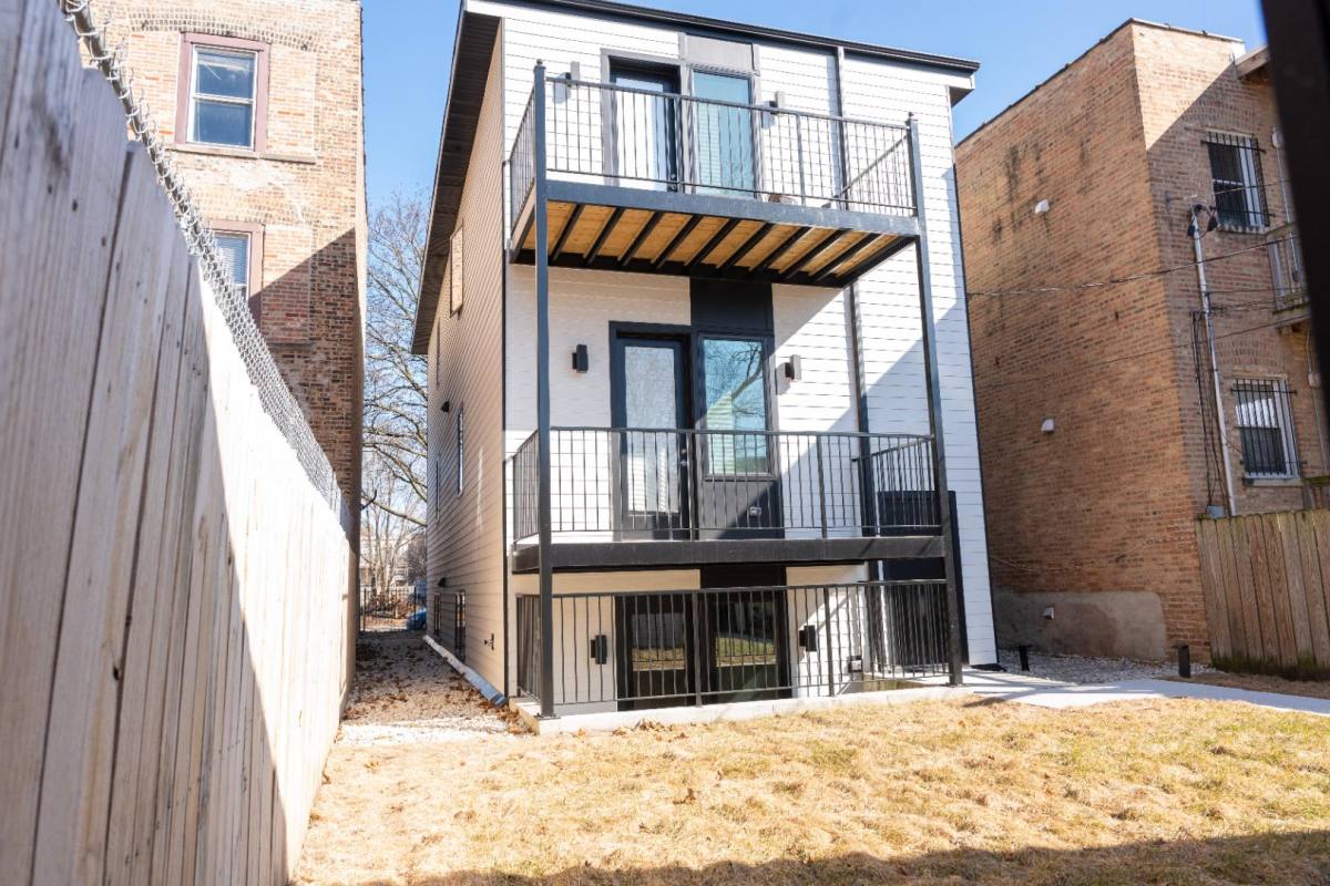 Apartment for rent at 6206 S St Lawrence Ave #GROUND, Chicago, IL 60637