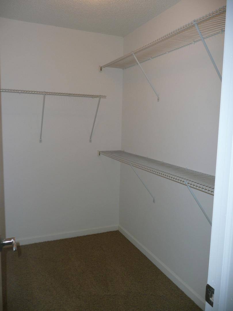 Apartment for rent at 1601 W Woods Dr, Arlington Heights, IL 60004