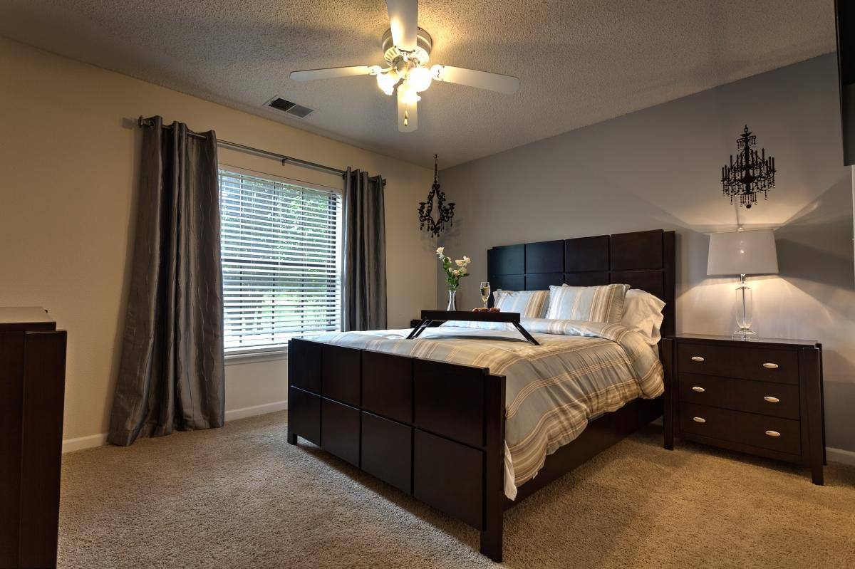Apartment for rent at 1601 W Woods Dr, Arlington Heights, IL 60004