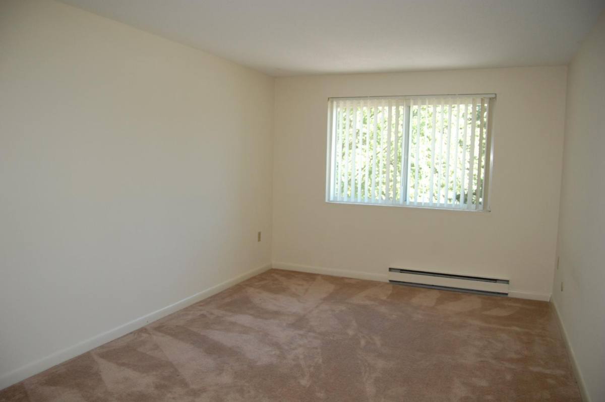 Apartment for rent at 18 E Meadow Lane, Lowell, MA 01854