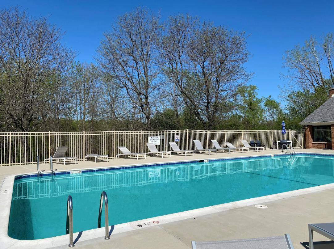 Apartment for rent at 1600 Wedgewood Dr, Gurnee, IL 60031
