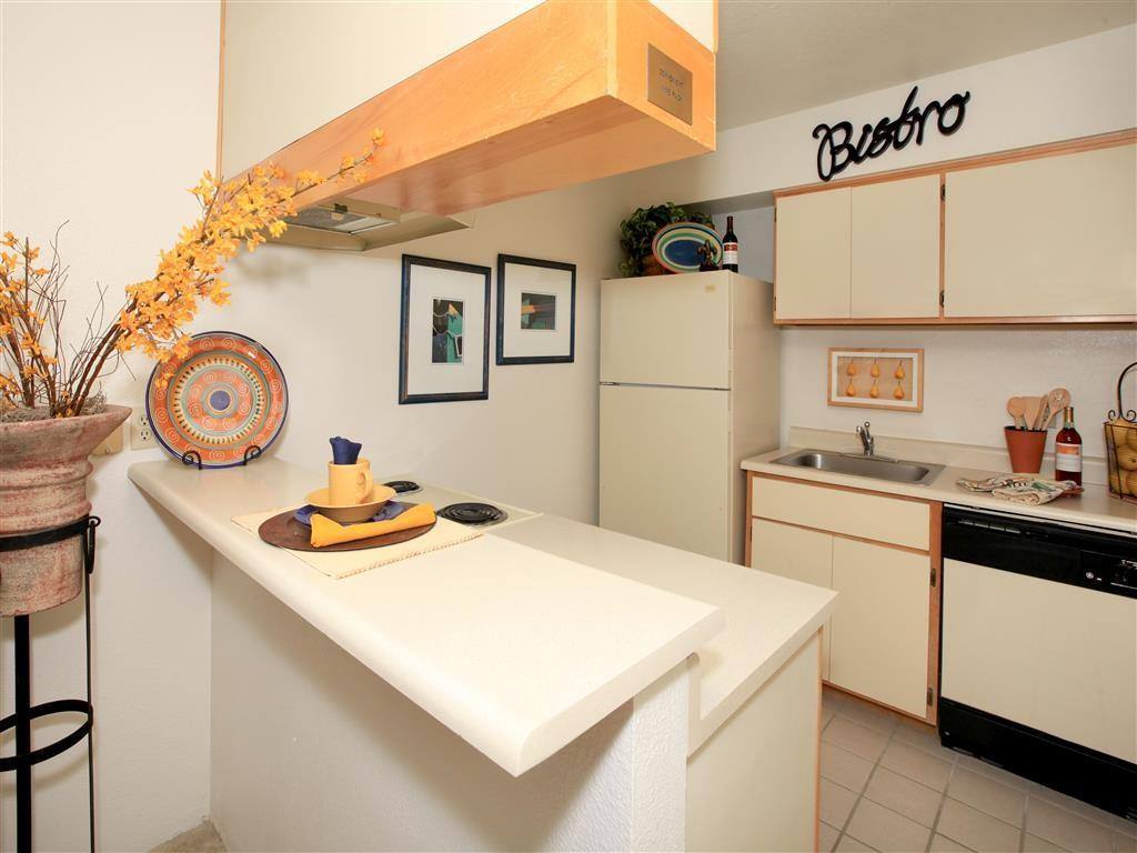 Apartment for rent at Mountain View Casitas, 1130 E Grovers Ave, Phoenix, AZ 85022