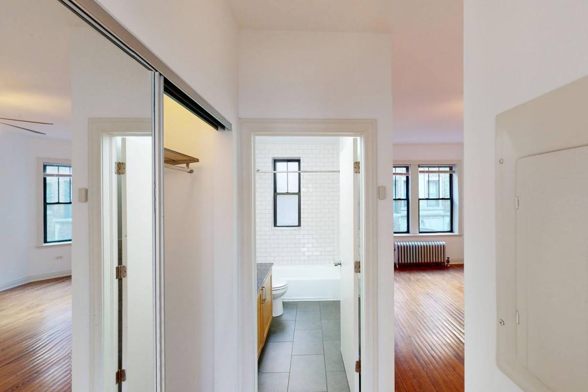 Apartment for rent at 5320 S Drexel Blvd, Chicago, IL 60615