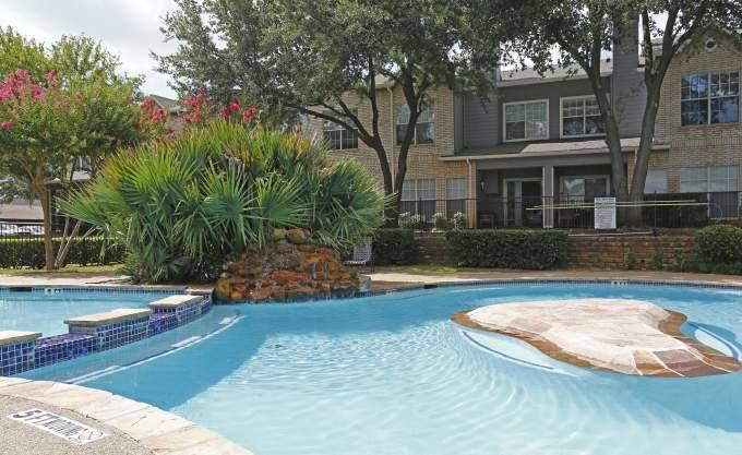 Apartment for rent at 700 E Ash Lane, Euless, TX 76039