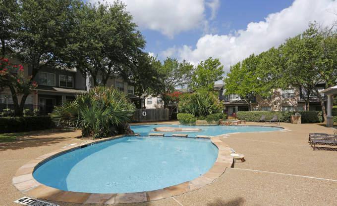 Apartment for rent at 700 E Ash Lane, Euless, TX 76039