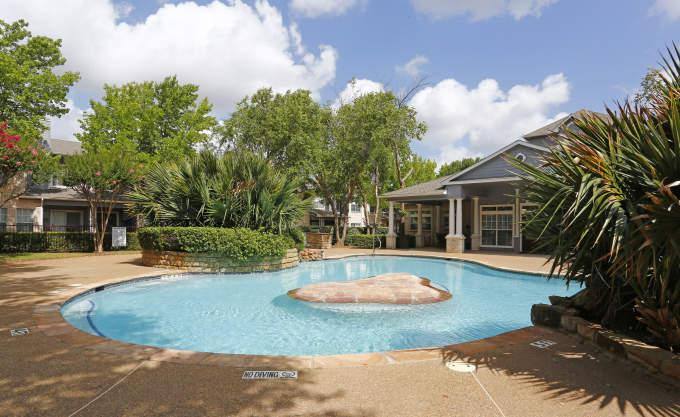 Apartment for rent at 700 E Ash Lane, Euless, TX 76039