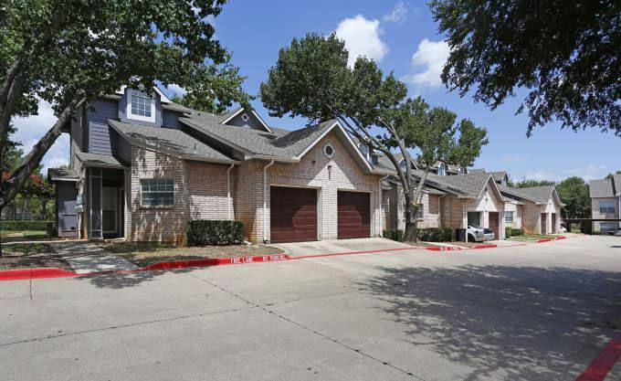 Apartment for rent at 700 E Ash Lane, Euless, TX 76039