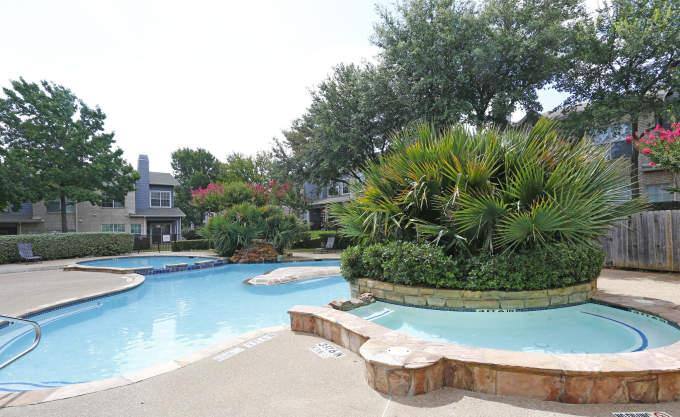 Apartment for rent at 700 E Ash Lane, Euless, TX 76039