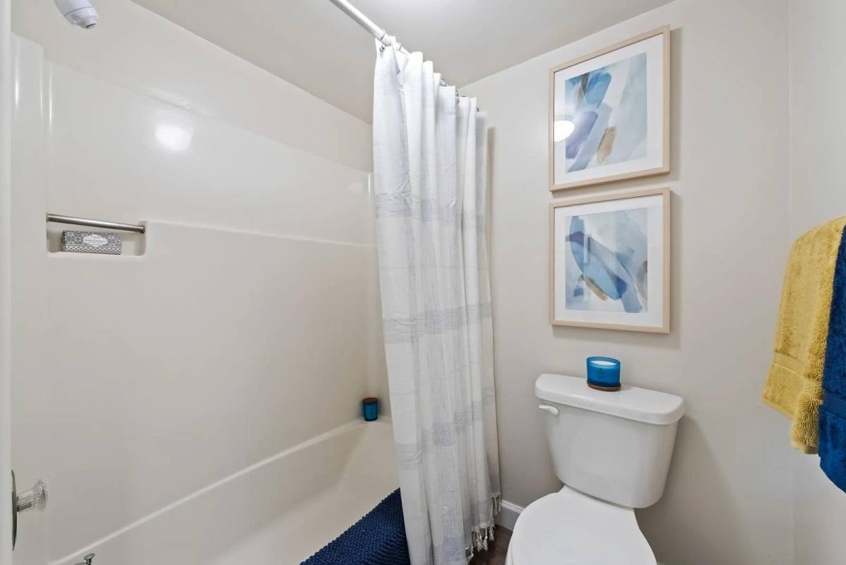 Apartment for rent at 14650 Bull Run Rd, Hialeah, FL 33014
