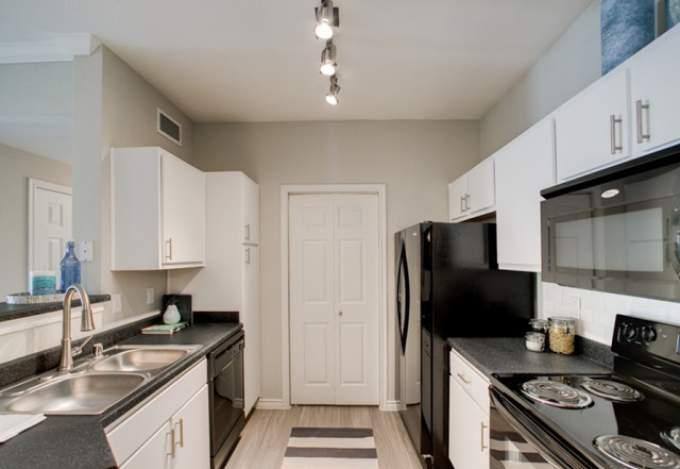 Apartment for rent at 1310 N Cockrell Hill Rd #1121, Dallas, TX 75211