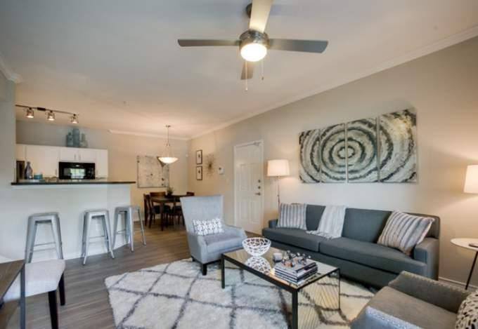Apartment for rent at 1310 N Cockrell Hill Rd #1121, Dallas, TX 75211