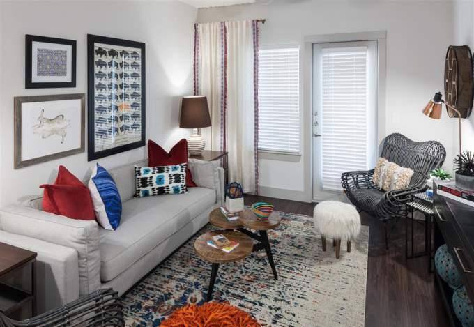Apartment for rent at 604 Fort Worth Ave, Dallas, TX 75208