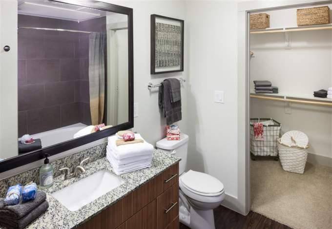 Apartment for rent at 604 Fort Worth Ave, Dallas, TX 75208