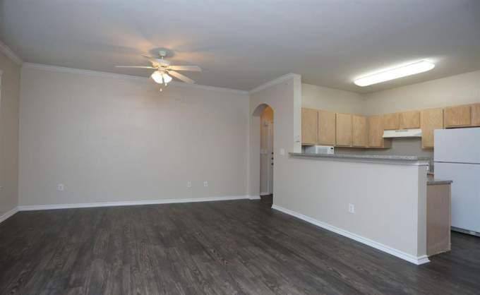 Apartment for rent at 1531 Duncanville Rd #1121, Dallas, TX 75211