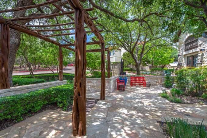 Apartment for rent at 2716 Barton Creek Blvd, Austin, TX 78735