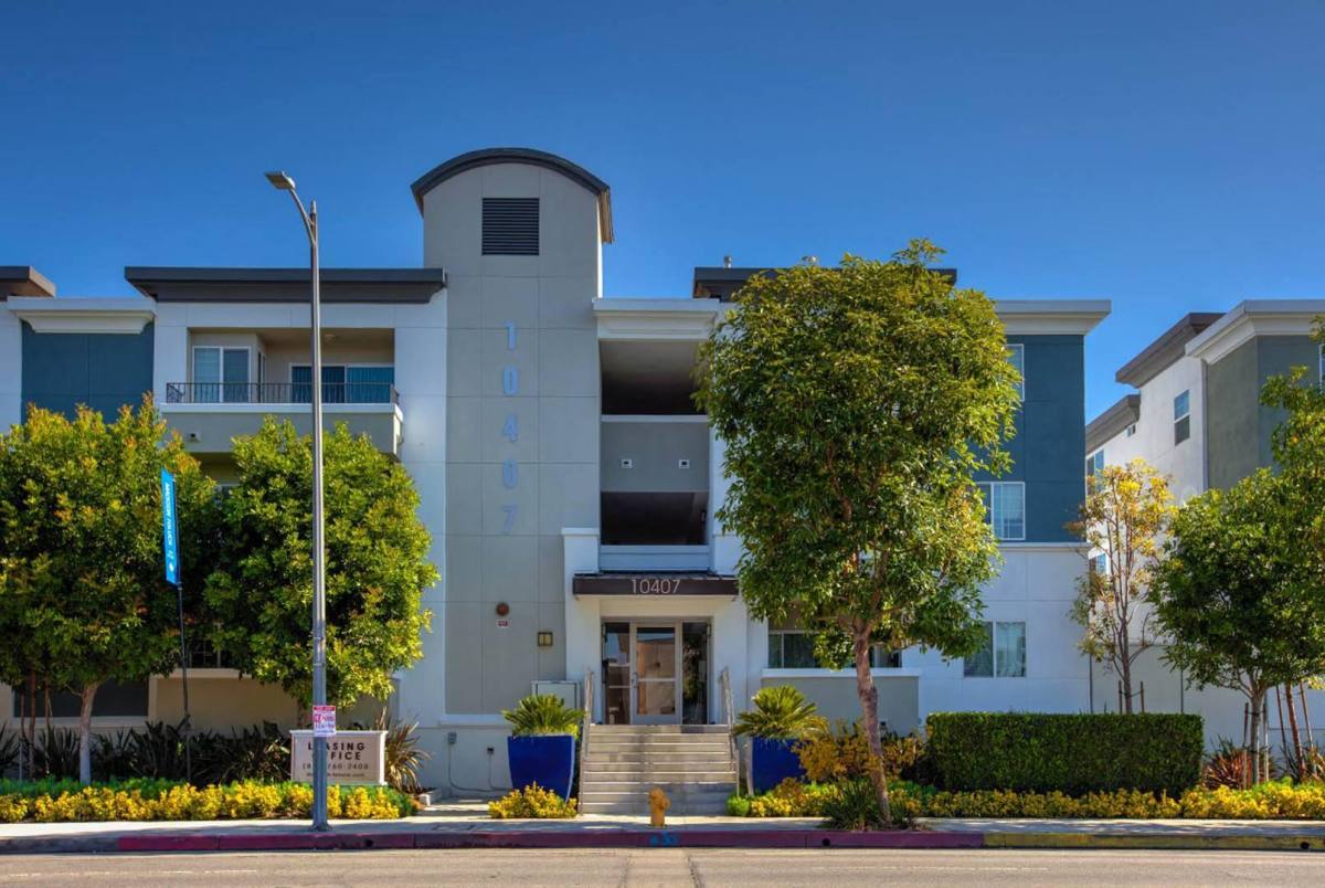 Apartment for rent at 10407 Magnolia Blvd, North Hollywood, CA 91601
