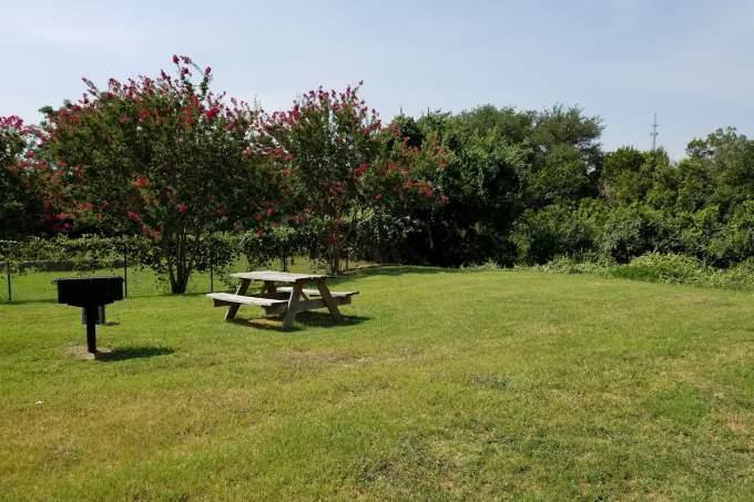 Apartment for rent at 7631 US-Highway 290 W, Austin, TX 78736