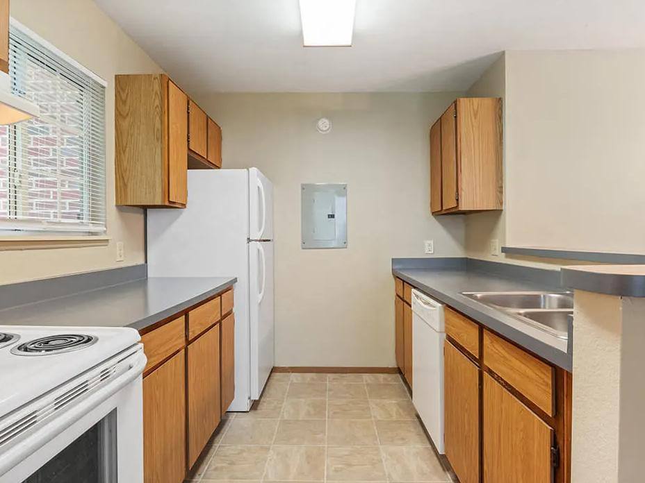 Apartment for rent at Country Club, 1130 Pine Valley Lane, Toledo, OH 43615