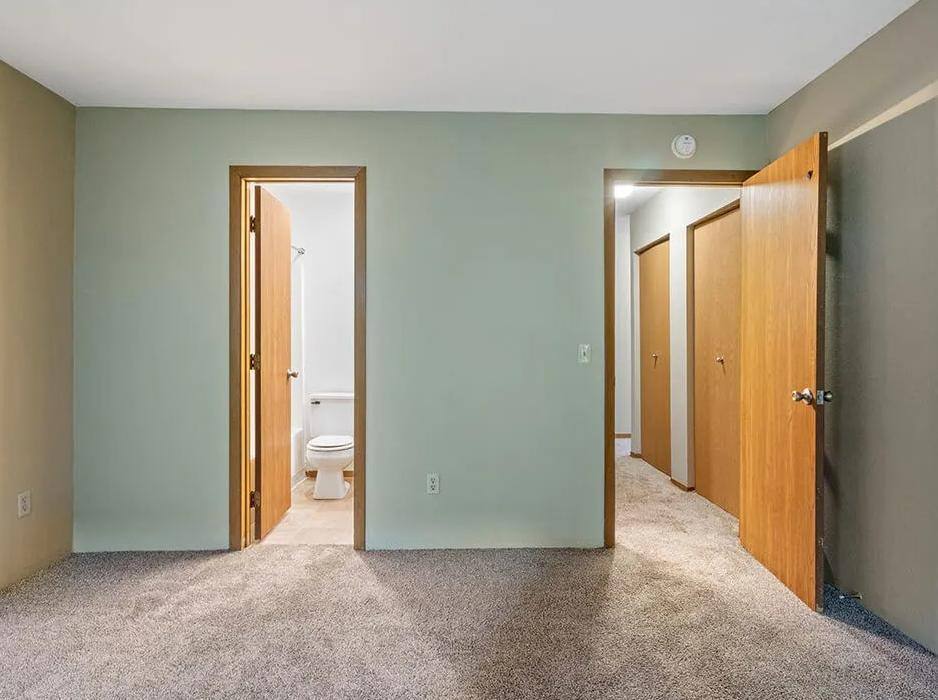Apartment for rent at Country Club, 1130 Pine Valley Lane, Toledo, OH 43615