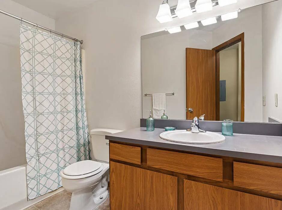 Apartment for rent at Country Club, 1130 Pine Valley Lane, Toledo, OH 43615