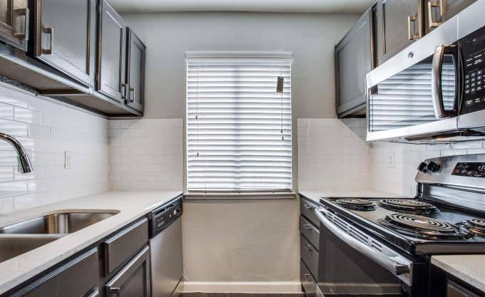 Apartment for rent at 2624 Southern Hills Blvd, Arlington, TX 76006